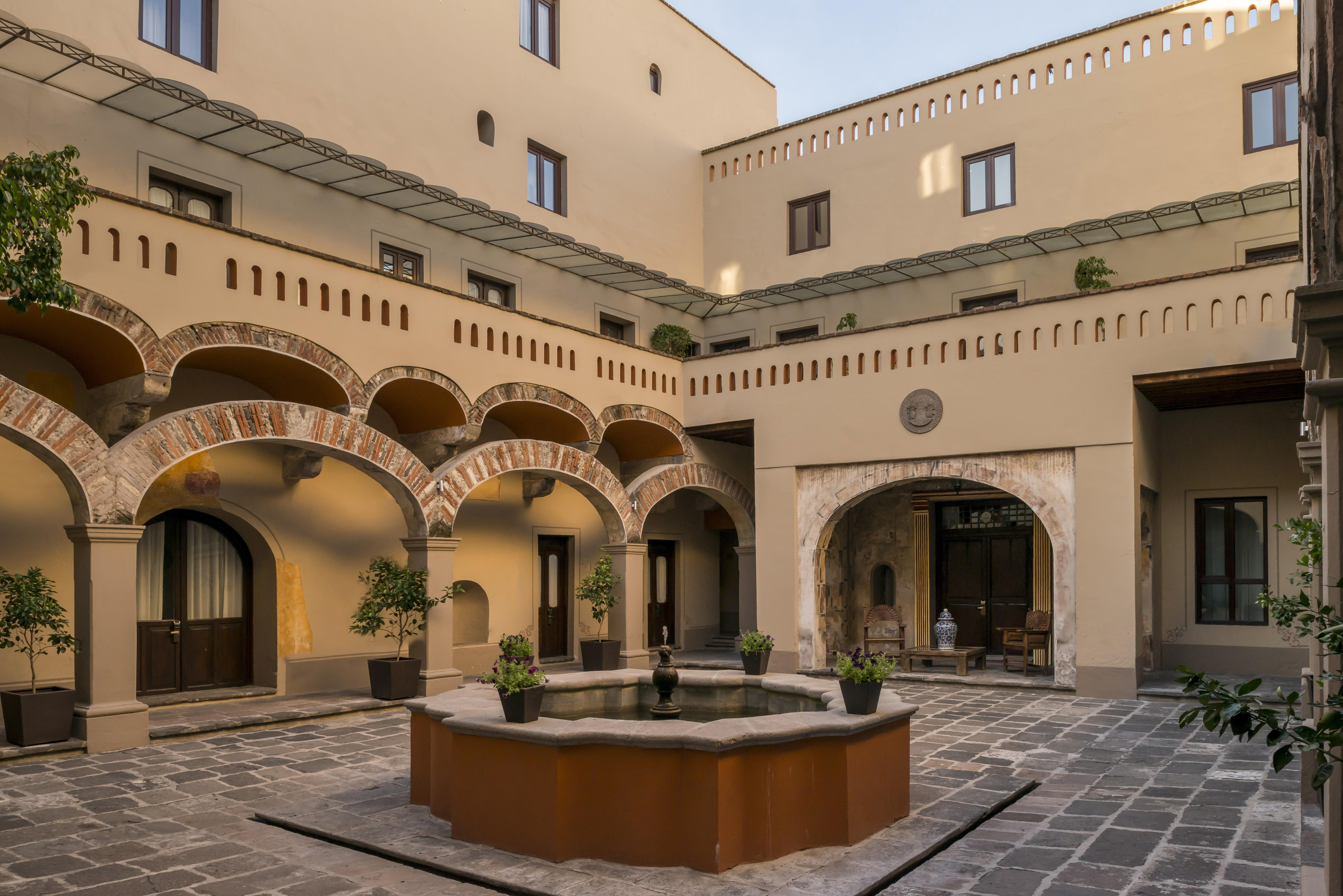Quinta Real Puebla Ξενοδοχείο Εξωτερικό φωτογραφία The courtyard of the hotel