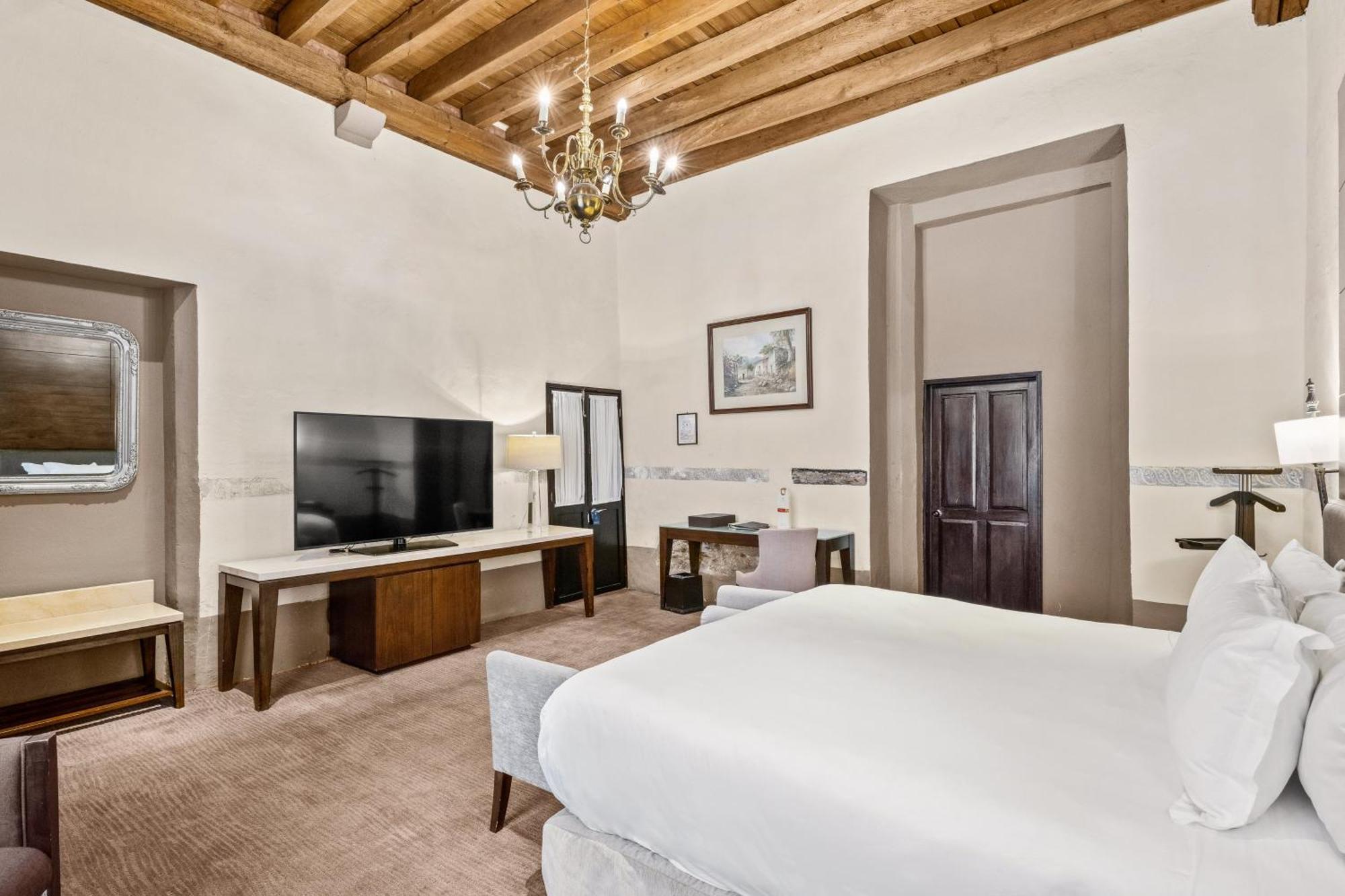 Quinta Real Puebla Ξενοδοχείο Εξωτερικό φωτογραφία A guest room at the Hotel Santa Fe