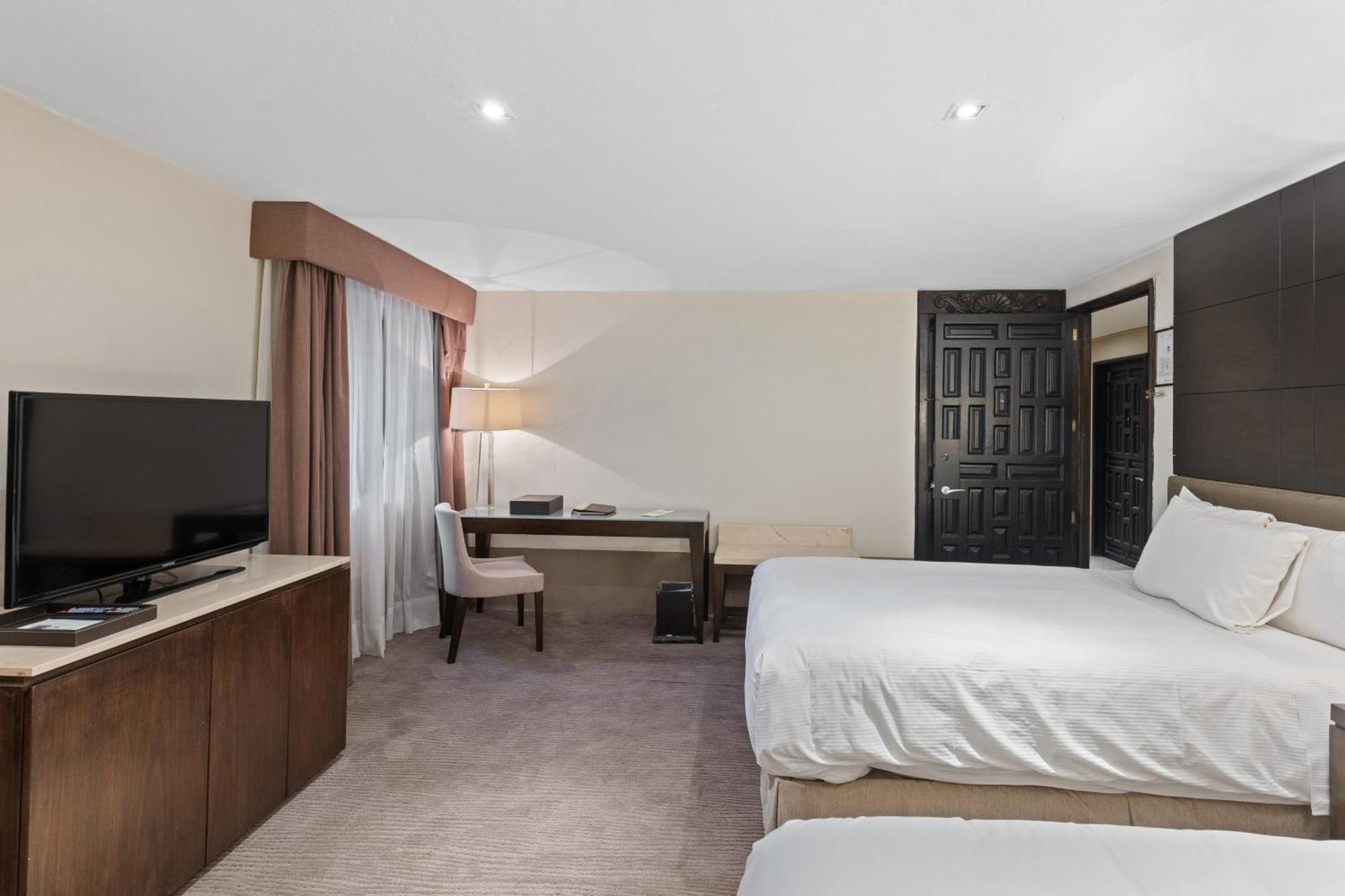 Quinta Real Puebla Ξενοδοχείο Εξωτερικό φωτογραφία A guest room at the Hilton Garden Inn