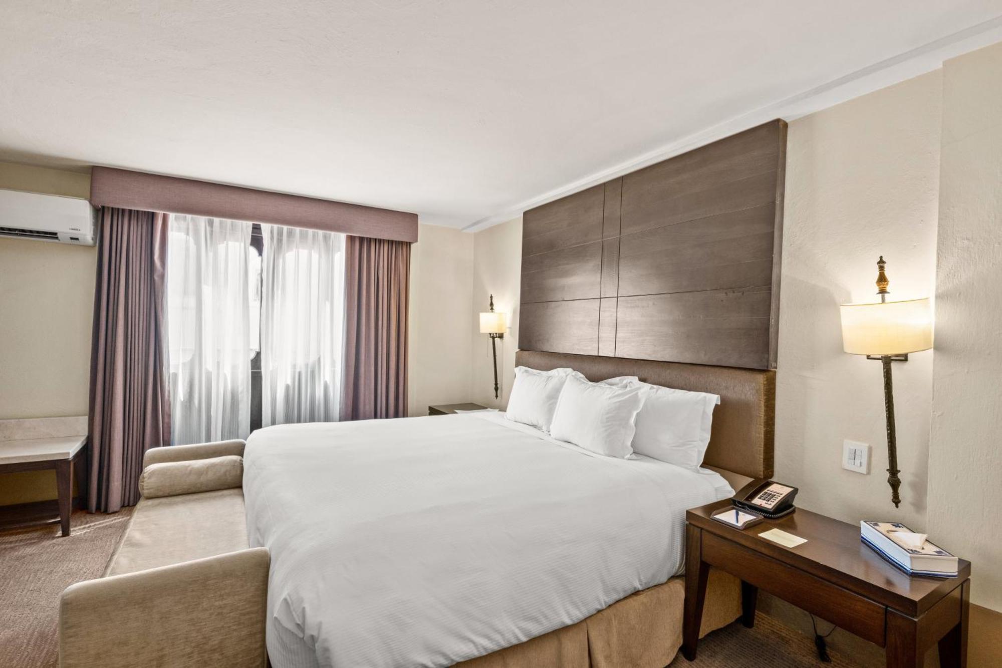 Quinta Real Puebla Ξενοδοχείο Εξωτερικό φωτογραφία A bedroom at the hotel